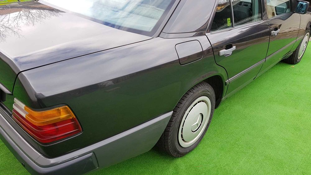 Mercedes Benz 200 Limusine W124