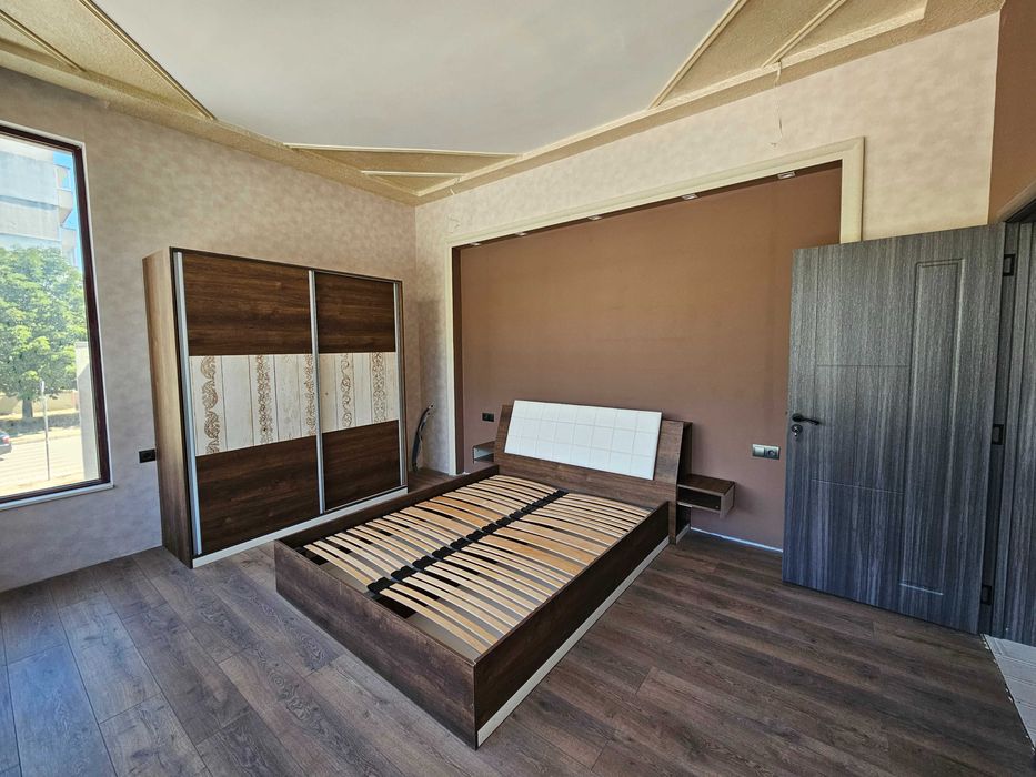 Продава се Тристаен апартамент в Велико Търново, Бузлуджа - 150 кв.м за 1200 €/кв.м - Снимка #2