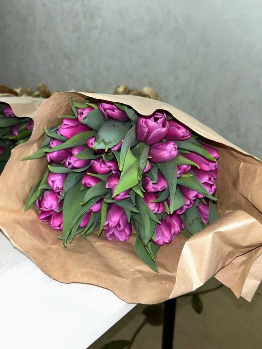 Тюльпаны оптом и в розницу КАСПИ РЕД есть