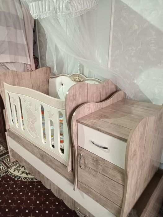 Bolalar maneji, tebranuvchi yotoq, yangi