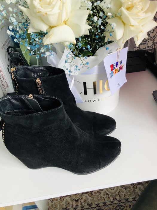 Замшевые полусапожки