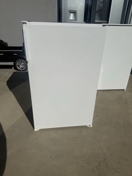 Малък хладилник Либхер с камера