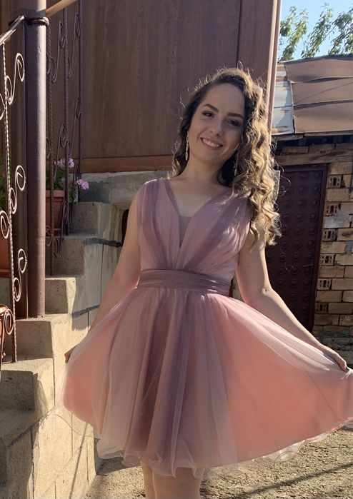 Къса официална рокля