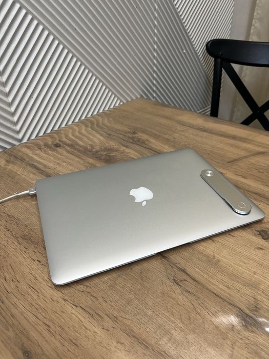 Продам MacBook Air 2015