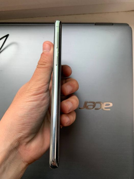 Galaxy S 10 Экран чистый и прозрачный, телефон в отличном состоянии.