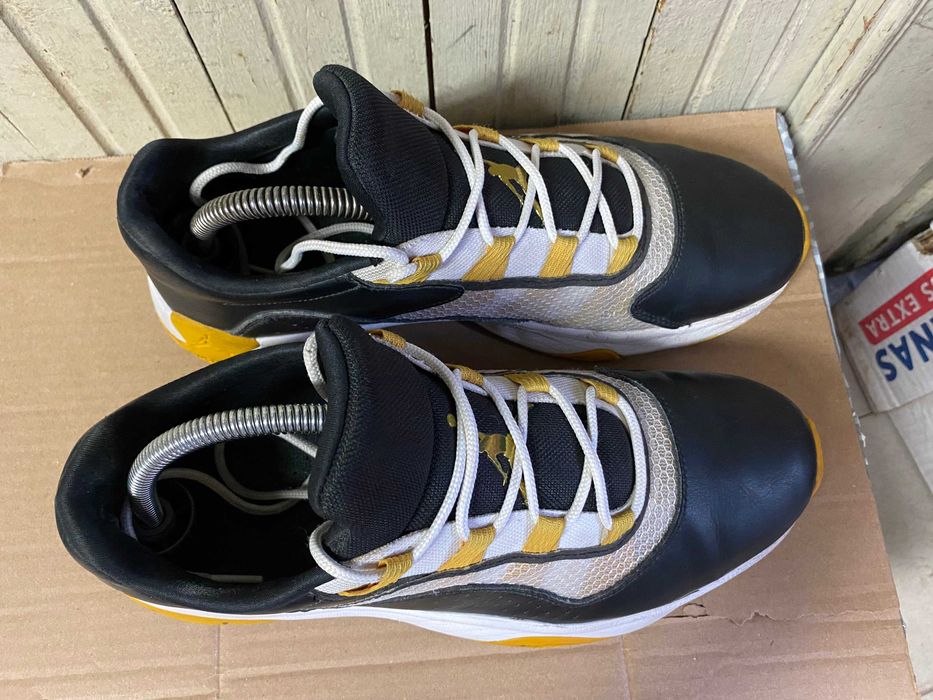 ''Jordan 11 CMFT Low Black Gold White''оригинални маратонки 42.5 номер