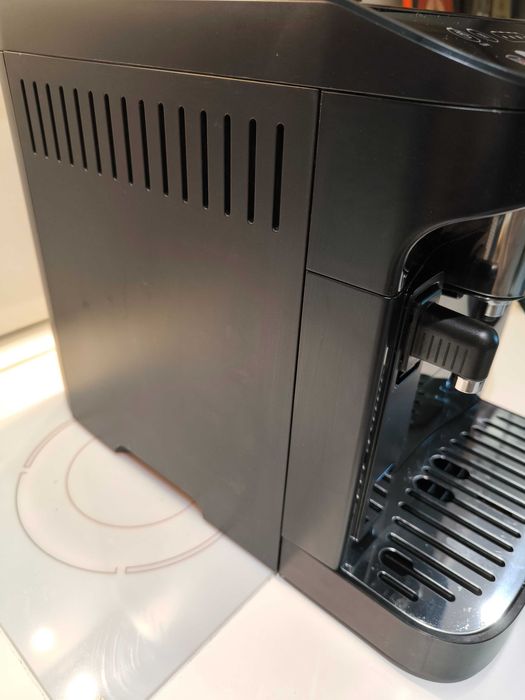 Кафеавтомат\ Каферобот  DeLonghi Magnifica Evo