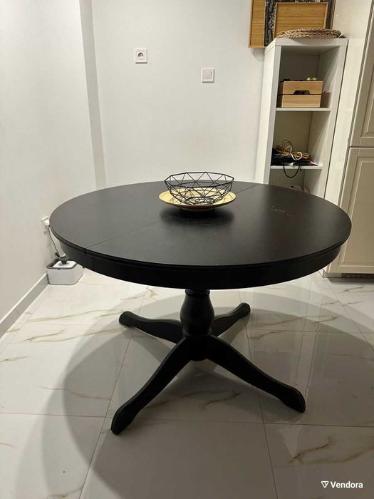 Маса от Икеа-почти не е ползвана