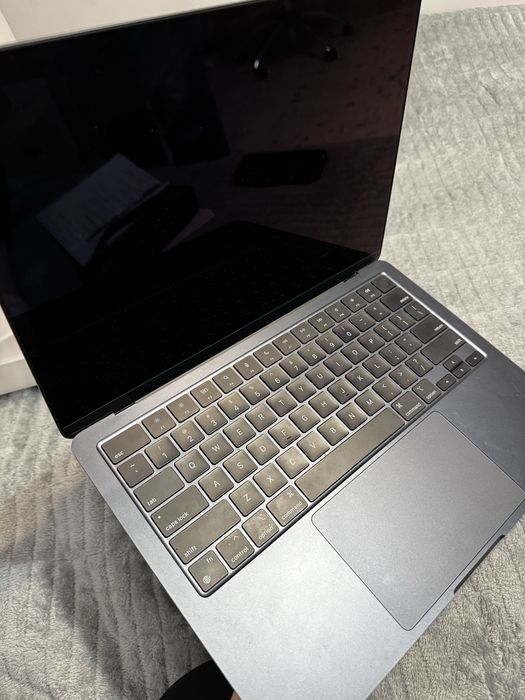 MacBook Air M2  в отличном состоянии
