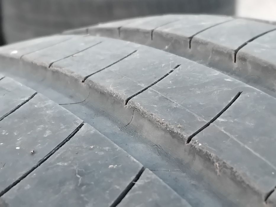Гуми 215 65 17 Мишелин Michelin 4 броя - нов внос. Не са нови!