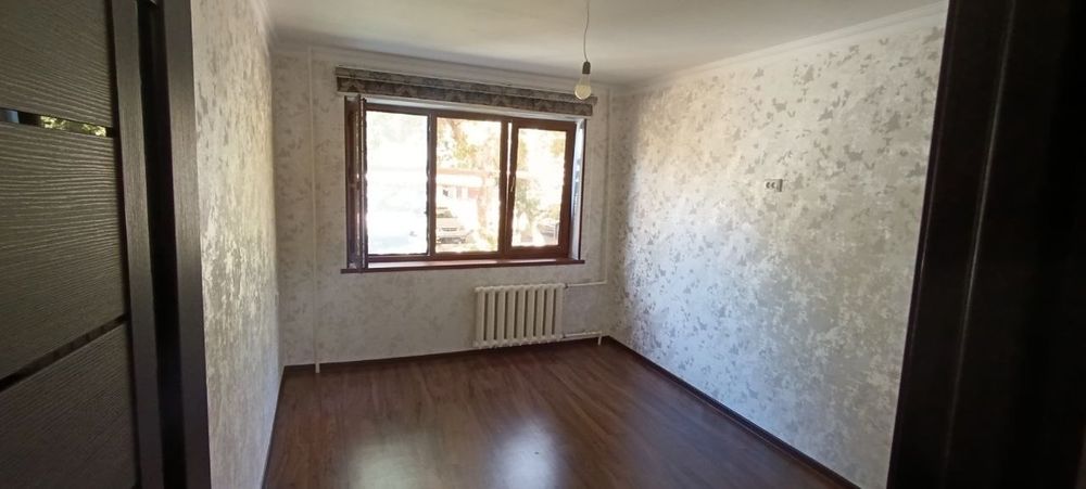 Продаётся 3х комнатная квартира ориентир Пиридастгир 1 этаж ветреная