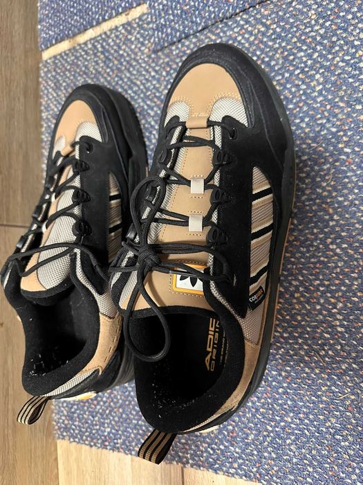 Adidas 48 2/3 stare ca noua