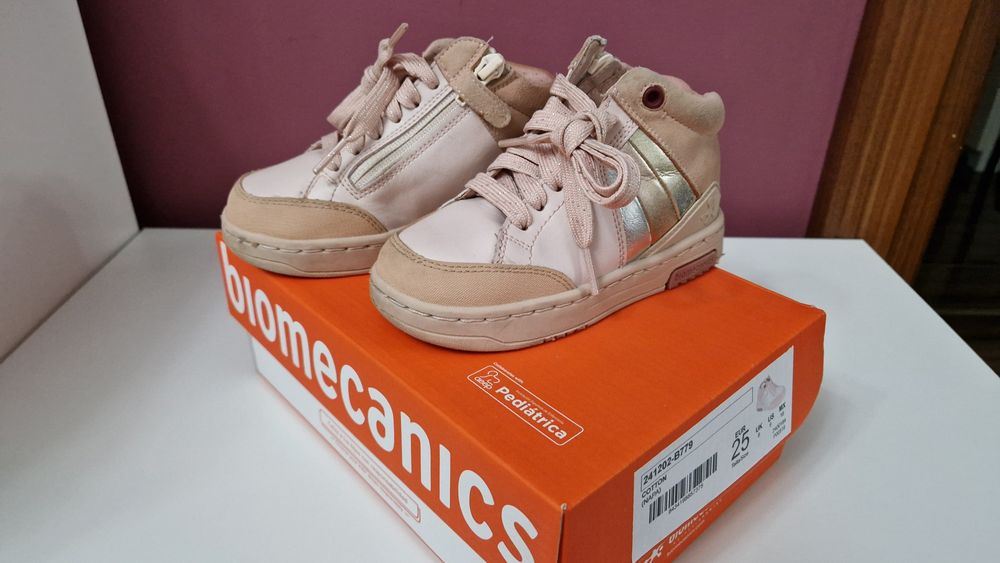 Adidasi biomecanics nr 25