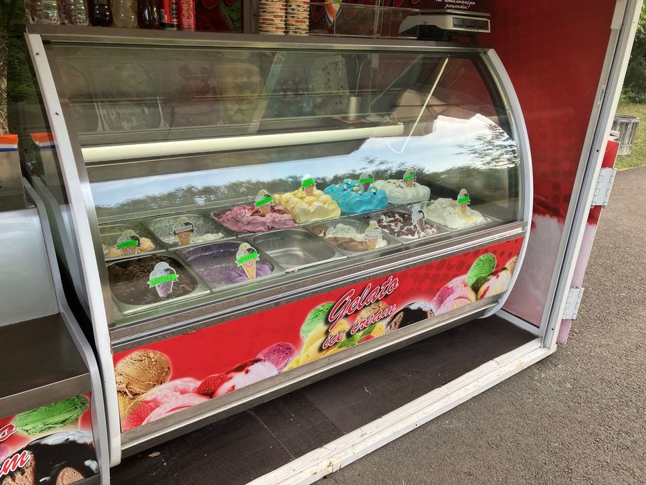 Витрина за сладолед 2броя