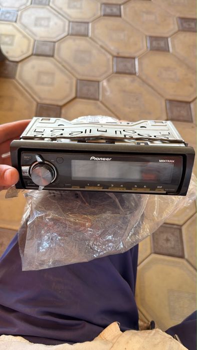 продам оригинальная бездисковая магнитола Pioneer (серия MVH)