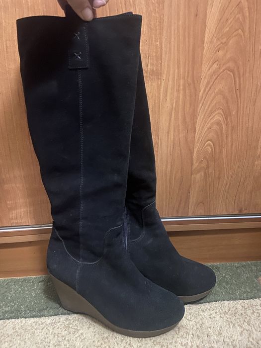 Продам зимние замшевые сапоги