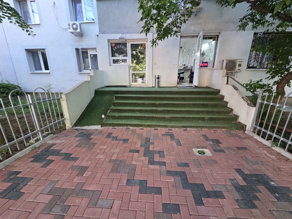 Spatiu comercial de inchiriat zona Dristor,pretabil coafor/ frizerie
