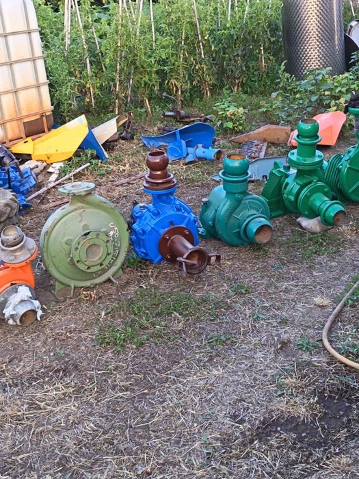 Pompa de irigat și aspeesoare.