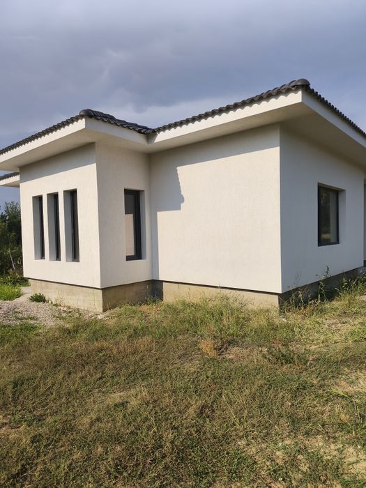 Casa noua de vanzare