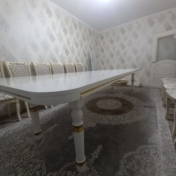 Продам стол для гостиной