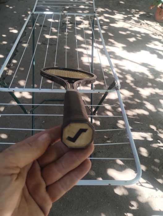 Vând rachetă de tenis snauvaert graphite pro  cu husa.