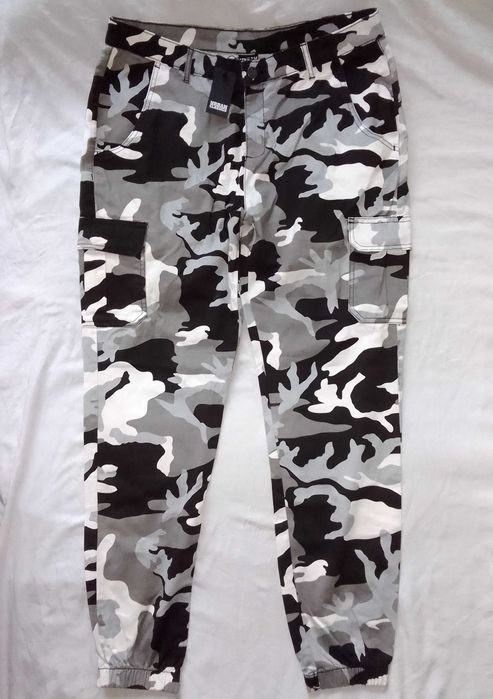 Камуфлажни Военни Дрехи Яке Панталон Елек - ИЗБОР