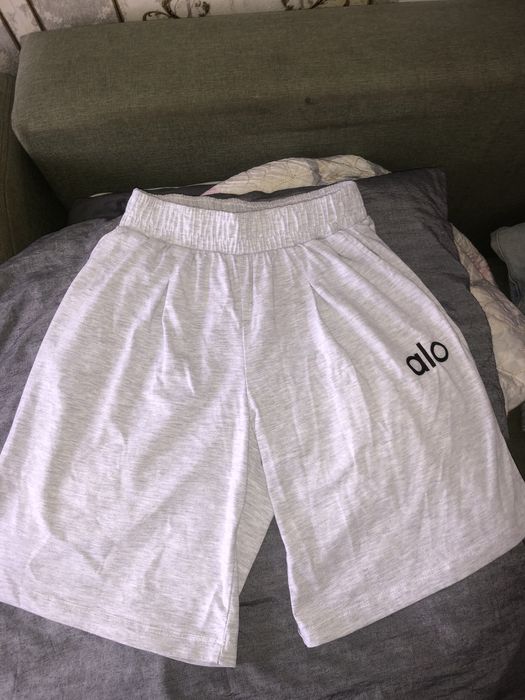 Продам эти вещи(одевались 1-2 раза максимум)