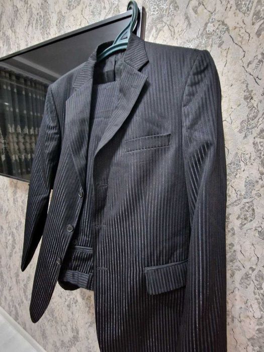 Срочно  янги ва озрок кийилган мужской костюм брюк турецкой сотилади