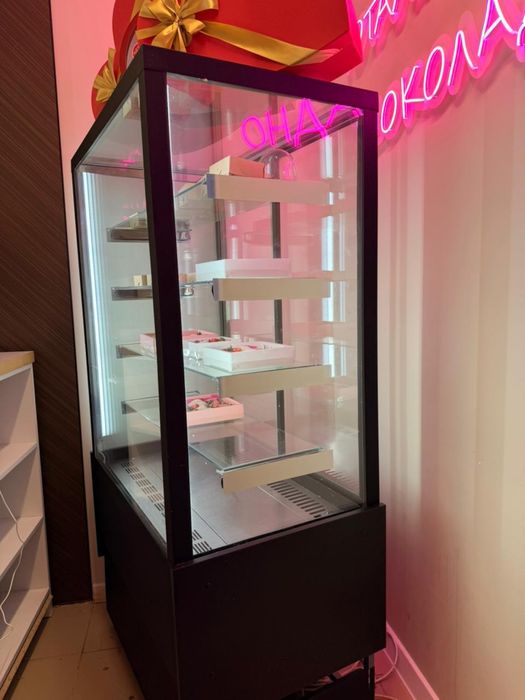 Продам витринный холодильник