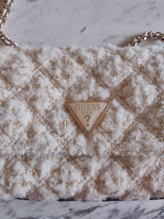 Нова дамска чанта Guess