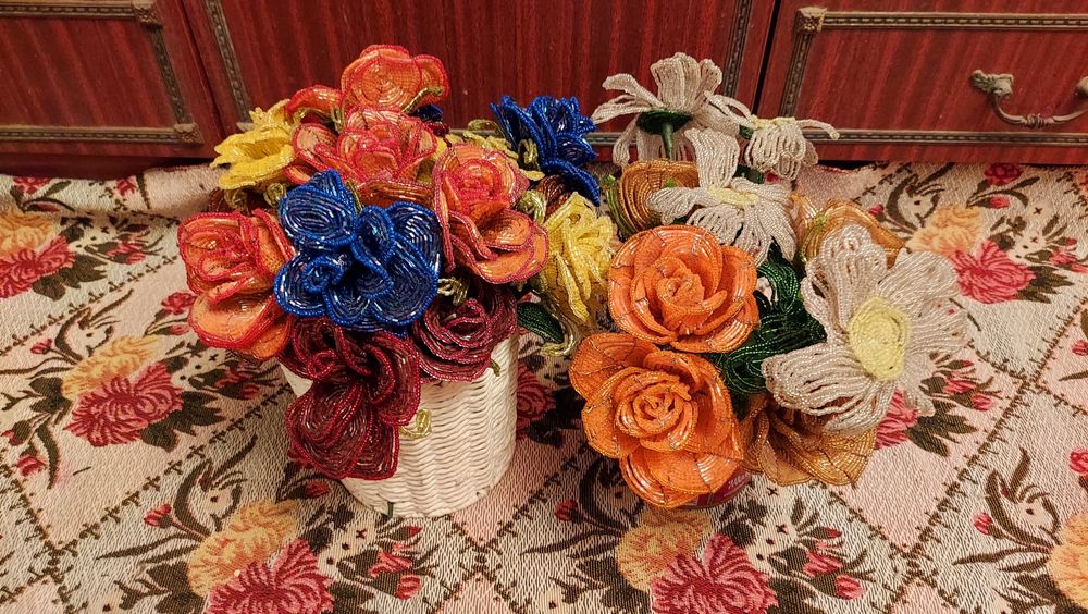 Бисер цветы разные