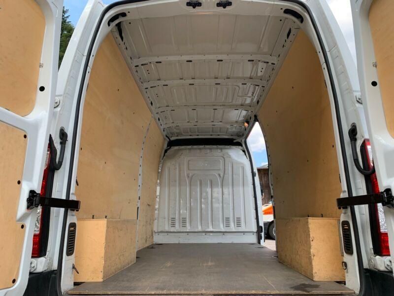 Inchiriez dube 3,5 t Transport Marfa Autoutilitare cu lift