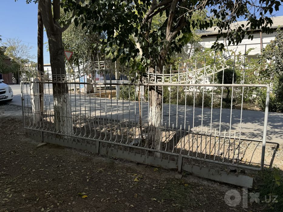 Temir panjara ikkta darvozasi bilan  40 mertr