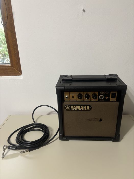 Vând amplificator chitară Yamaha GA-10 + cablu Ibanez