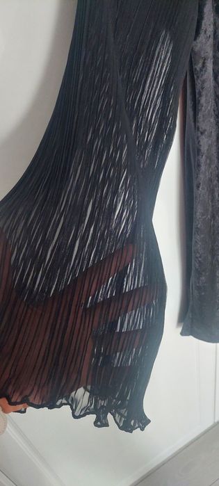 Rochie din catifea și blăniță la gât