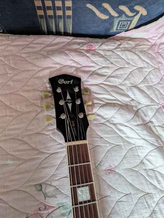 Продаётся Cort CR250 электрогитара les paul