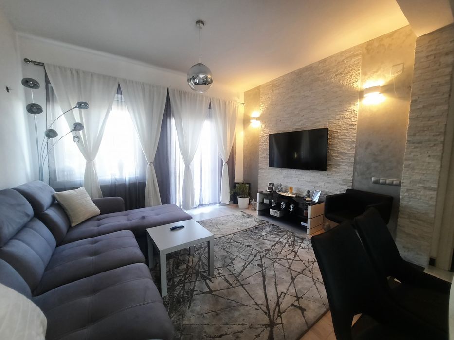 Direct proprietar - apartament 2 camere  cu gradina proprie, parcare privata si acces dublu in zona Dealuri