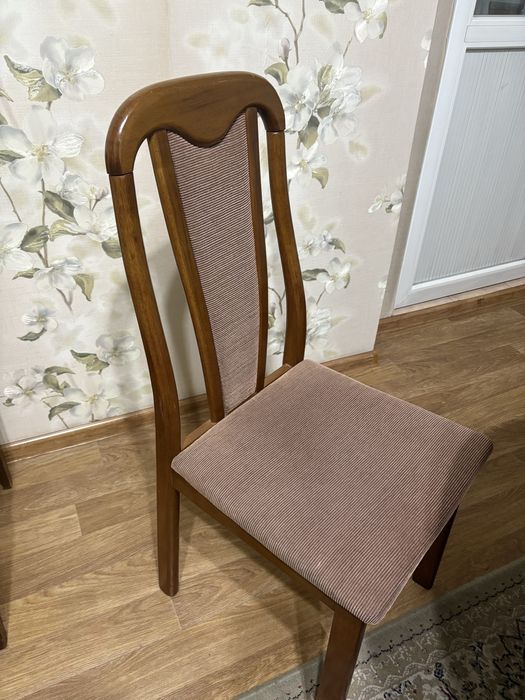 Продам Стол со стульями дерево