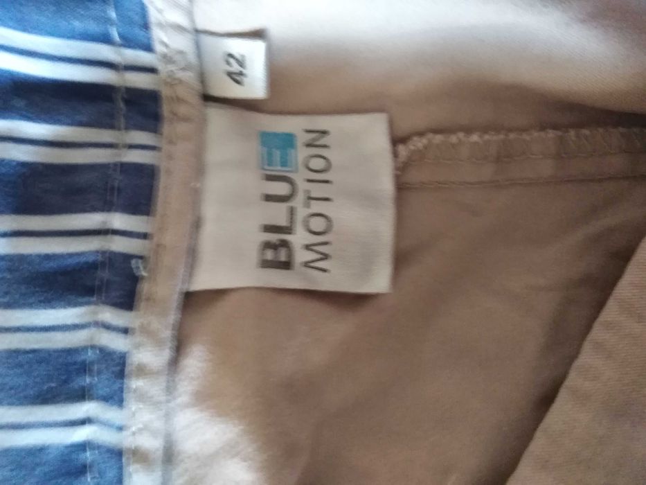 Дрехите са без забележки.Цената е на брой.