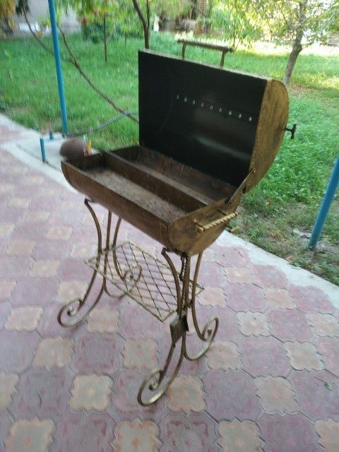 продается барбекюшница