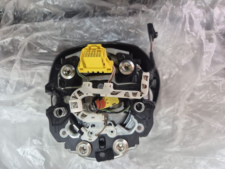 Vând volan cu airbag vw Passat b8