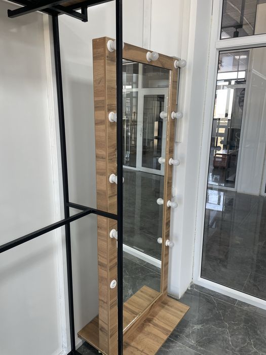Продам напольное зеркало