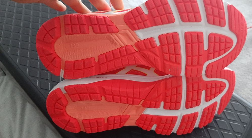 Adidasi Asics 41.5 26cm