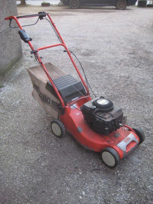 Самоходна бензинова четиритактова косачка с два ножа марка SABO