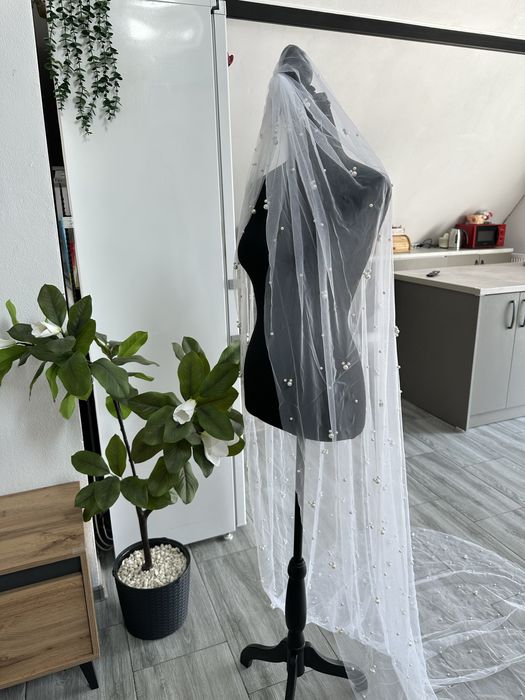 Voal cu perle diferite marimi