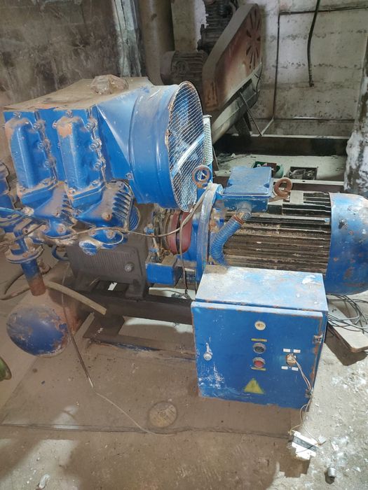 Продам поршневой компрессор