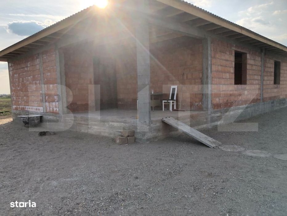 Casa la rosu , 170 mp , strada Principala Botiz-Ciuperceni