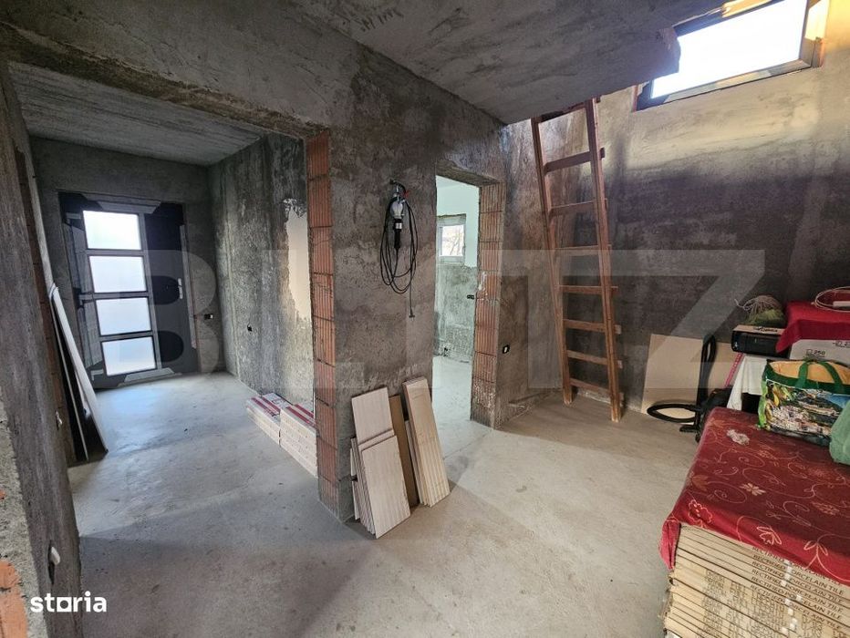 Casa la rosu, P+M, 120 mpu, teren 800 mp, zona Simnicu de sus
