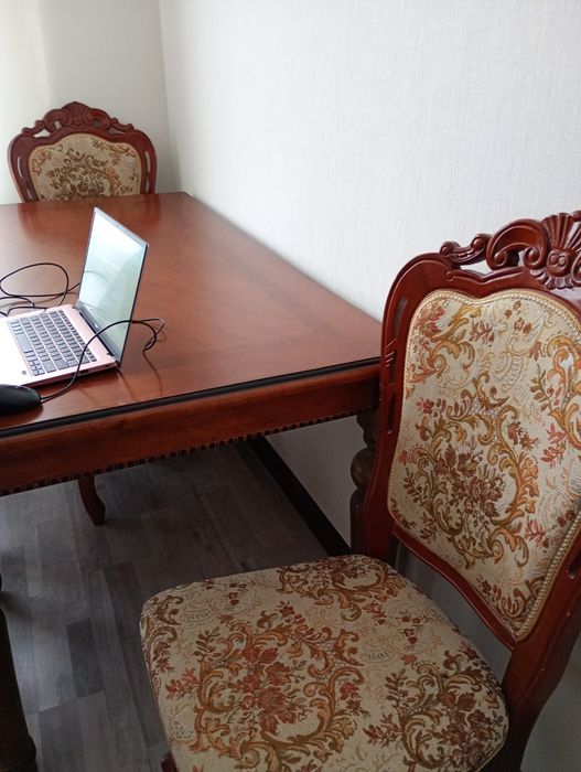 Мебель (стенка, 4 стулья)  для гостиной