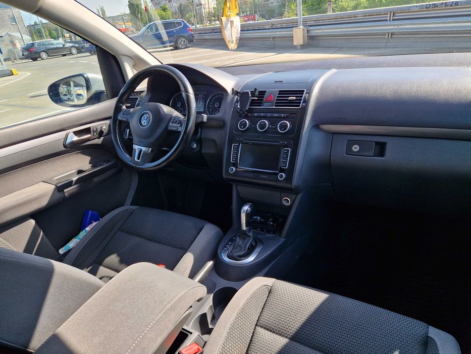 Vând Volkswagen Touran 7 locuri 6900 euro